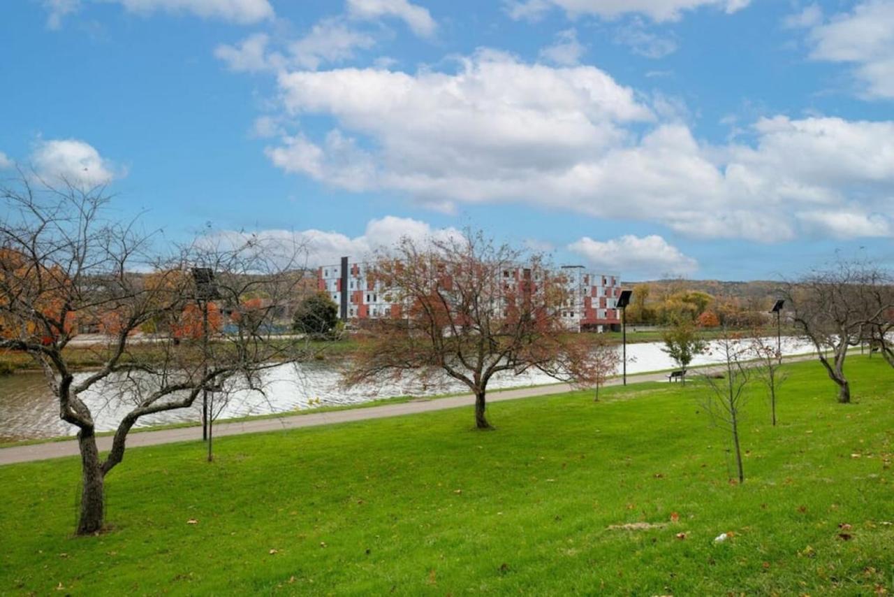 River Front Home In The Heart Of איתקה מראה חיצוני תמונה